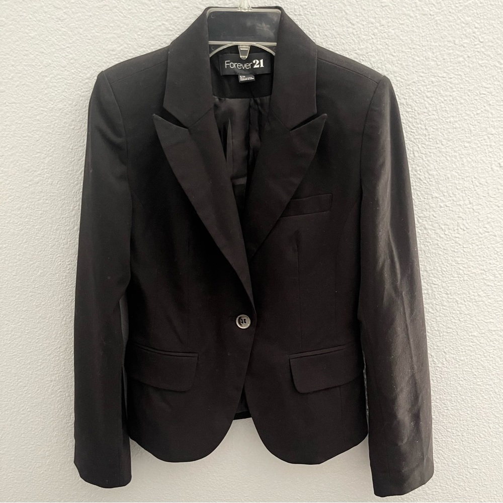 Forever 21 // black blazer one button size small